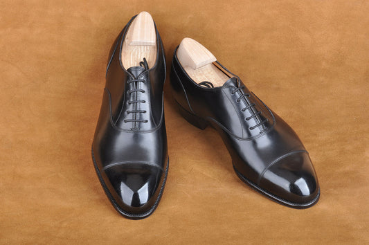 Classic Wholecut Oxford in Black