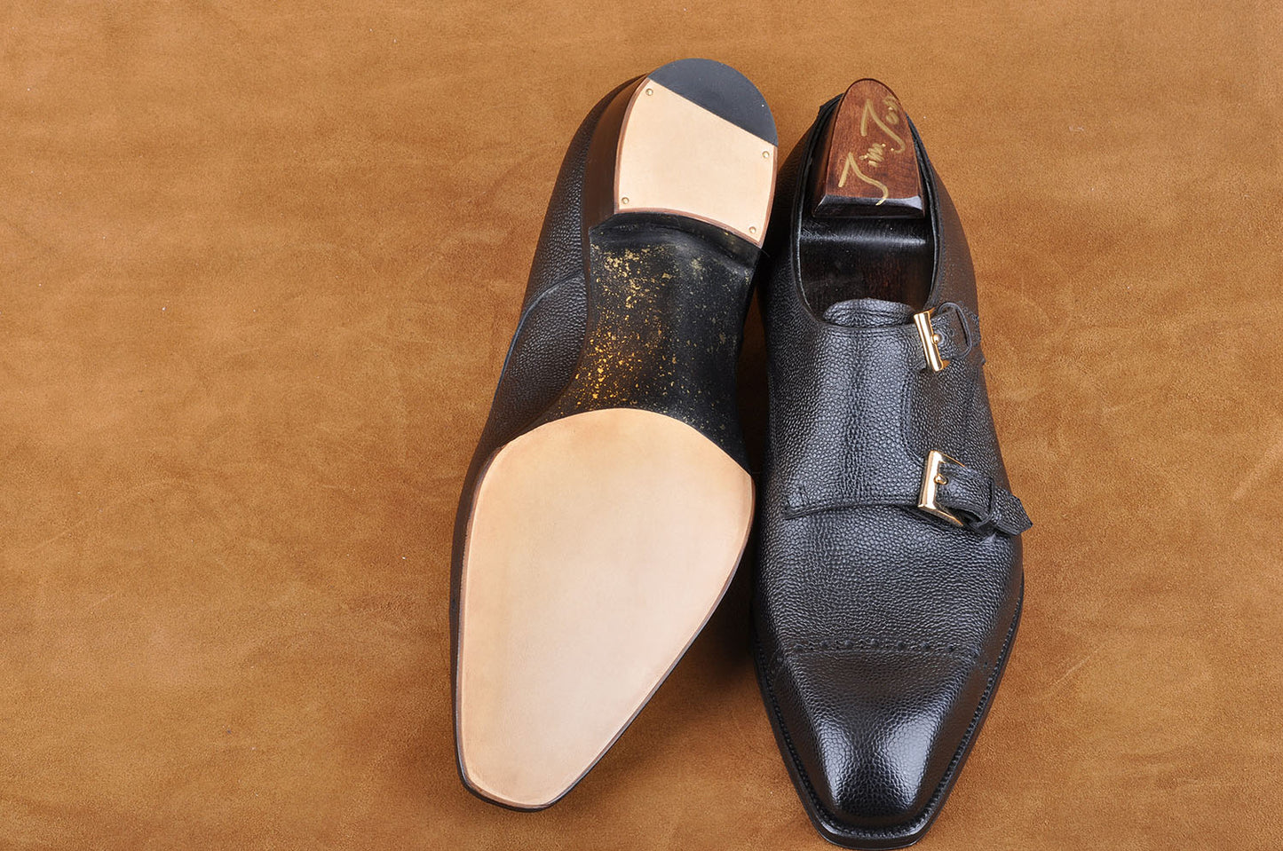 Double Monk in Black Pebble-Grain